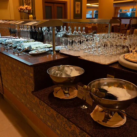 Senator ホテル 4*